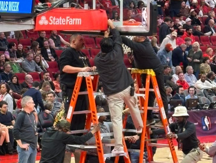 星亿娱乐 iOS APP-逆转！火箭击溃马刺，谢泼德扛大旗，申京20+13+9，文班亚马低迷